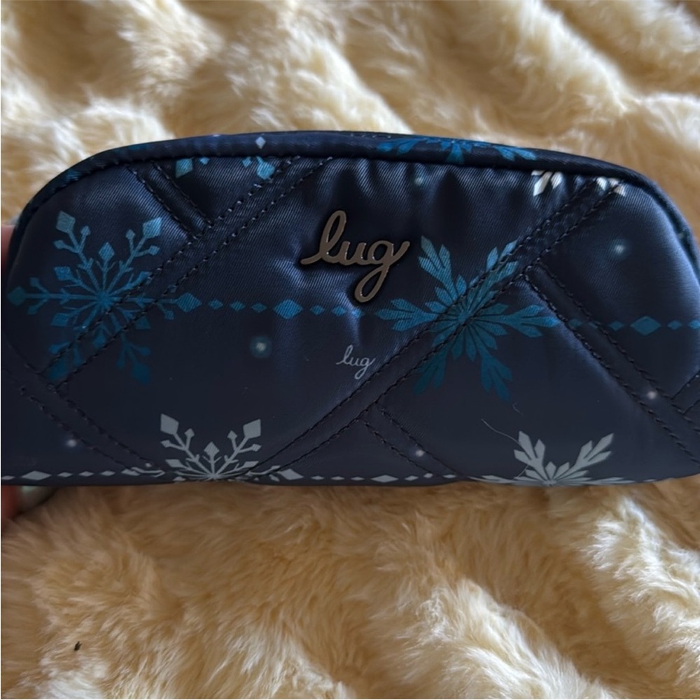 Lug Bobsled  XL for eyeglasses or cosmetics. Snowflake Navy NWOT